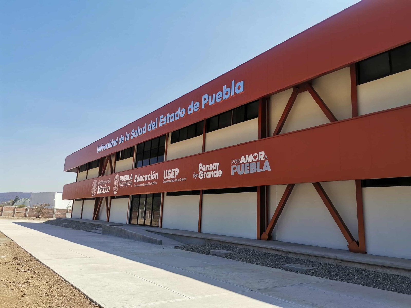 Universidad de la Salud presenta un avance del 90 por ciento