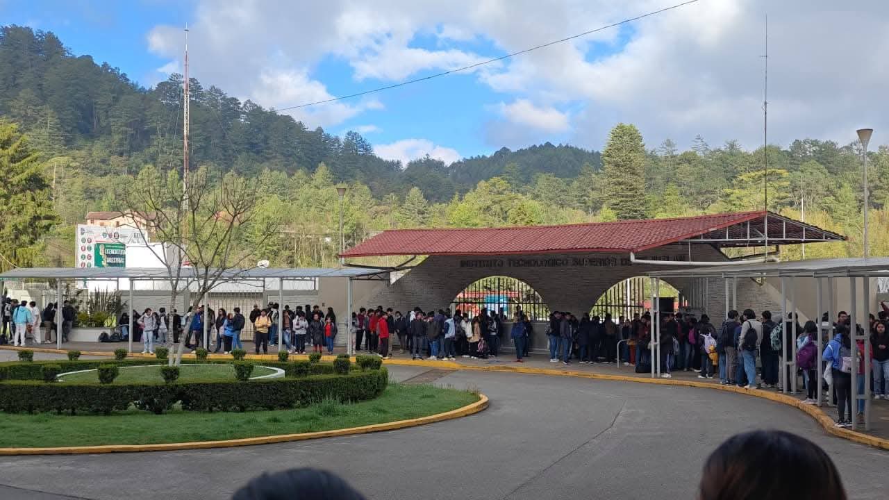 Nuevamente toman estudiantes instalaciones del Tecnológico de Teziutlán 