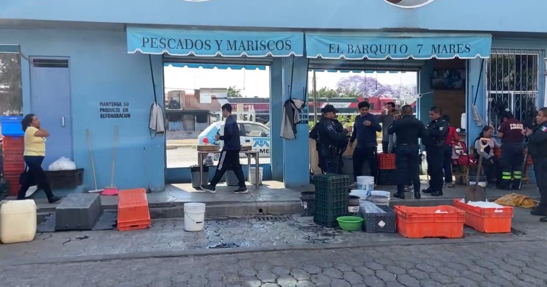 Delincuentes irrumpen en marisquería y se llevan 50 mil pesos en Tehuacán