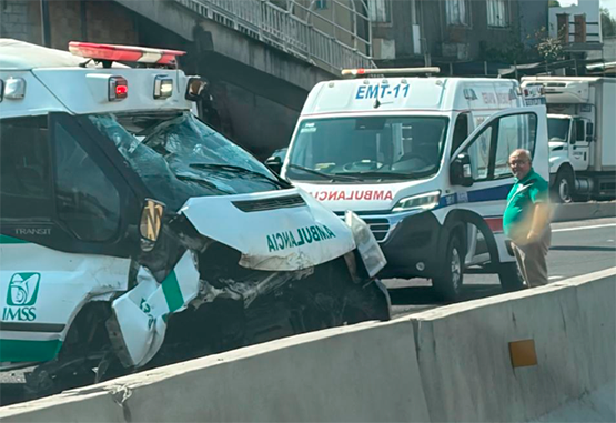 Choque entre tráiler y ambulancia del IMSS deja dos lesionados en la Tlaxcala–Apizaco