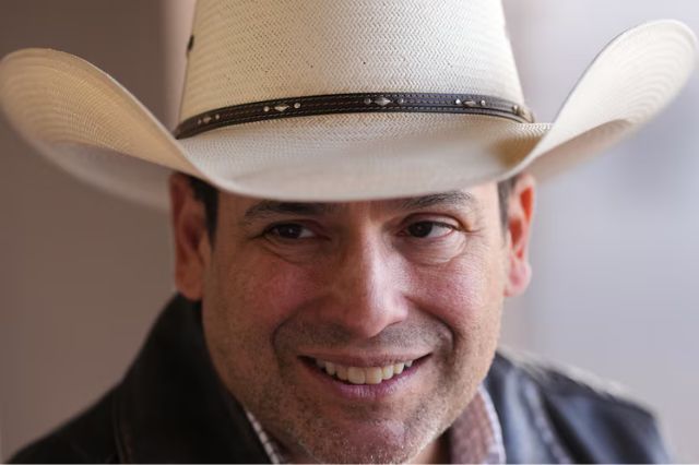 Cantante tejano Bobby Pulido favorito en elecciones para Distrito 15 de Texas