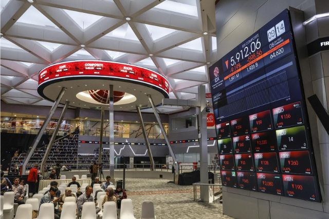 Bolsas de Asia caen con fuerza tras tensión en Medio Oriente y alza del crudo