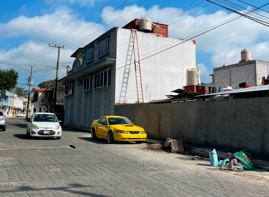 Trabajador se electrocuta y cae de más de 10 metros de altura en Huauchinango