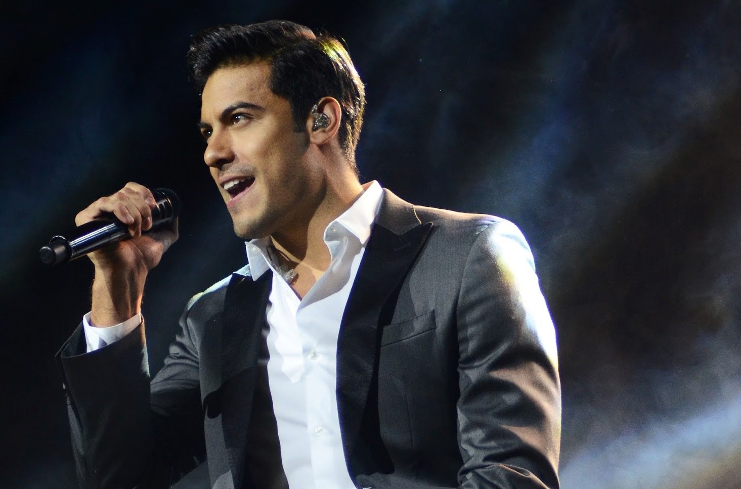 Carlos Rivera lanza su nuevo disco con mariachi Vida México 