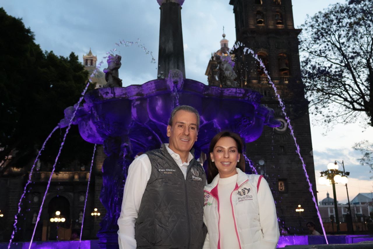 Impulsa Chedraui Mujeres que Brillan con iluminación violeta de las fuentes de la ciudad por el Día de la Mujer