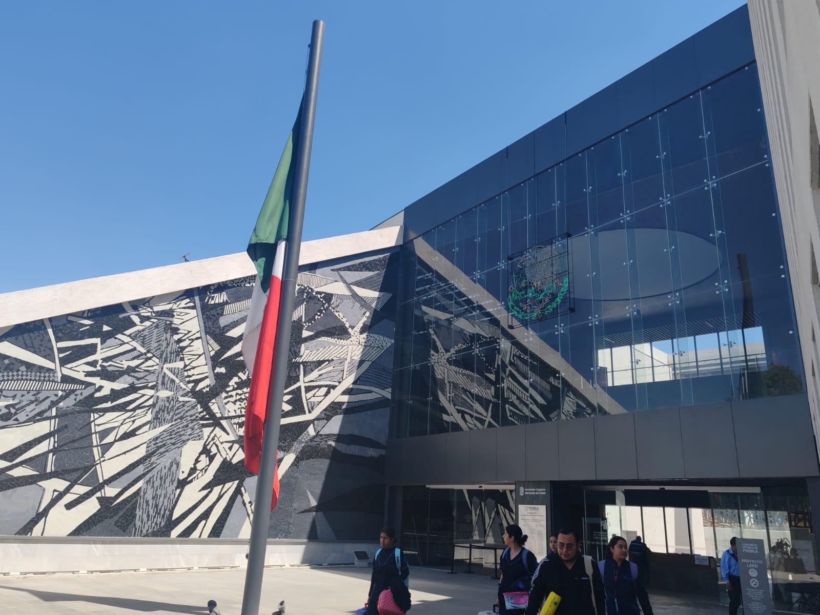 Más de 7 mdp le cuesta cada diputado local a los poblanos pese a ser faltistas 