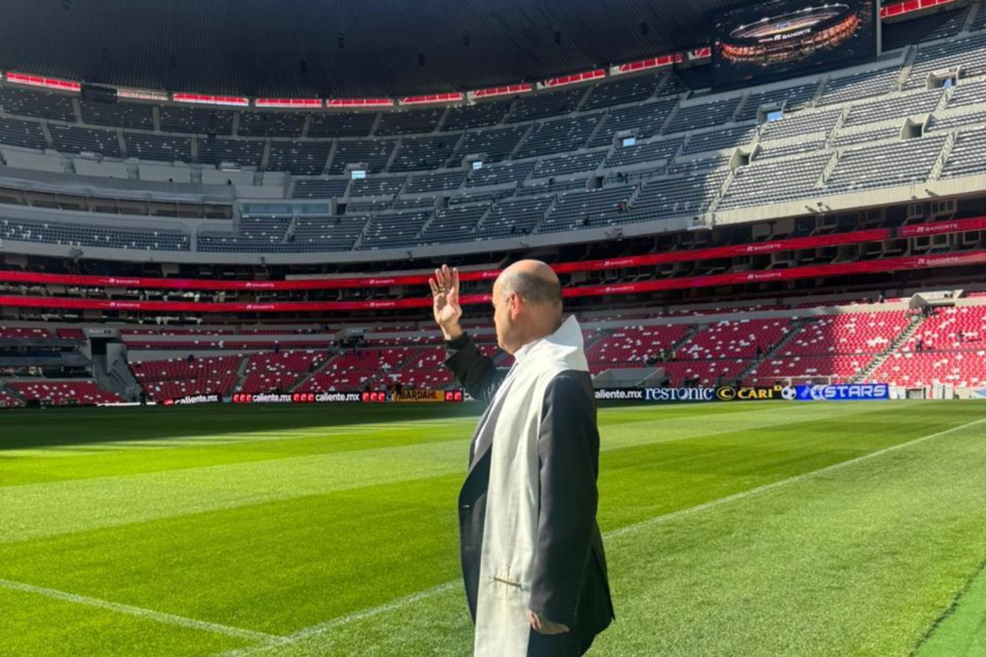 Monseñor Francisco Javier Acero bendice Estadio Banorte