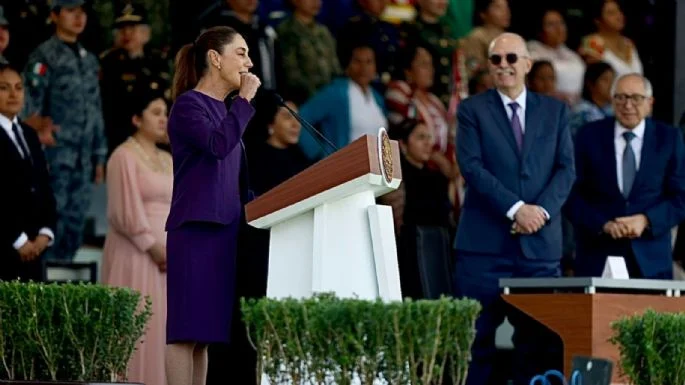 Sheinbaum reconoce a mujeres de las Fuerzas Armadas en conmemoración del 8M