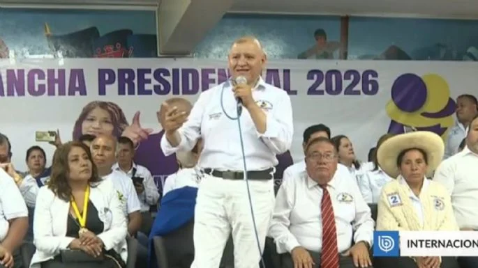 Muere Napoléon Becerra , candidato presidencial de Perú , en accidente en los Andes