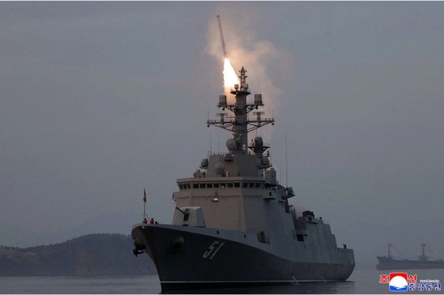 Corea del Norte lanza 10 misiles al mar de Japón y aumenta tensión regional