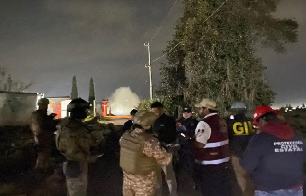 Evacuan familias por fuga de combustible en Ahuazotepec