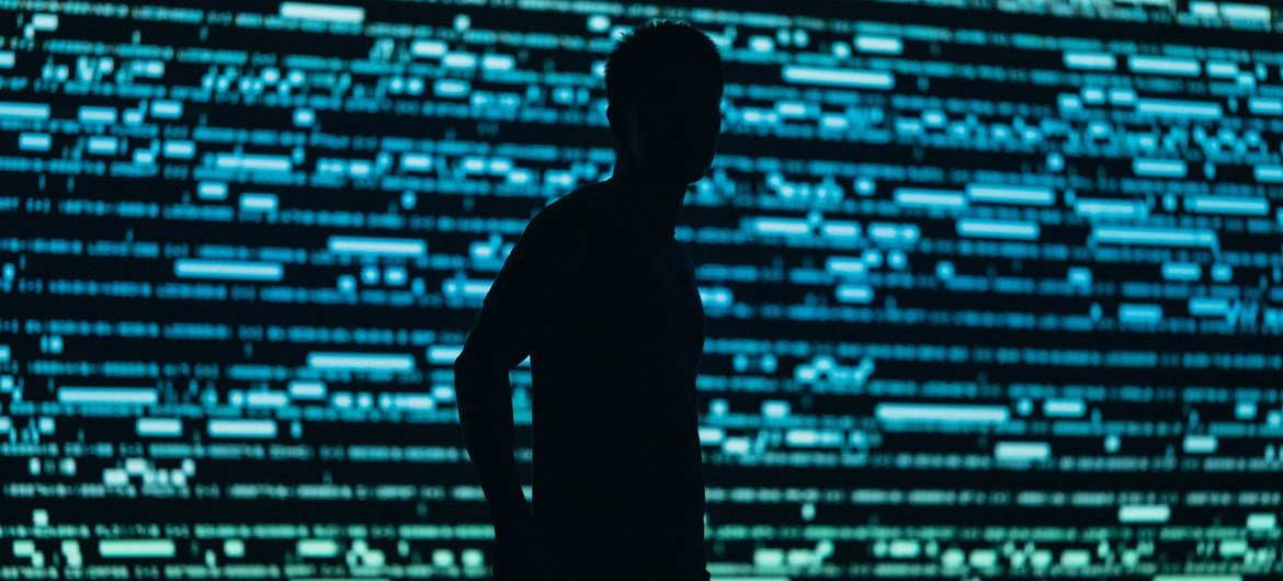 Inteligencia artificial dispara el fraude en línea , alerta la ONU