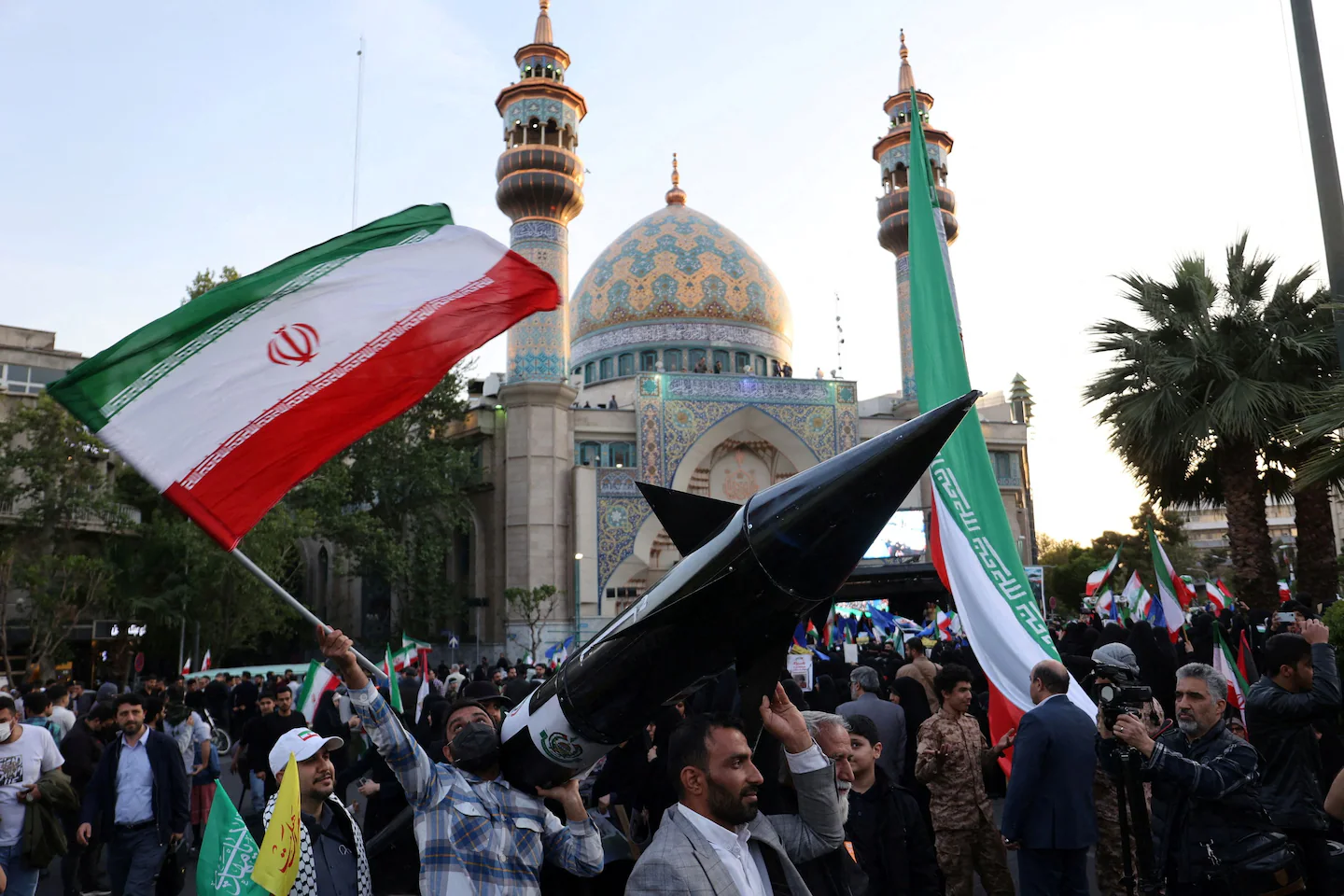 Potencias regionales se reúnen en Pakistán para buscar una salida a la guerra con Irán