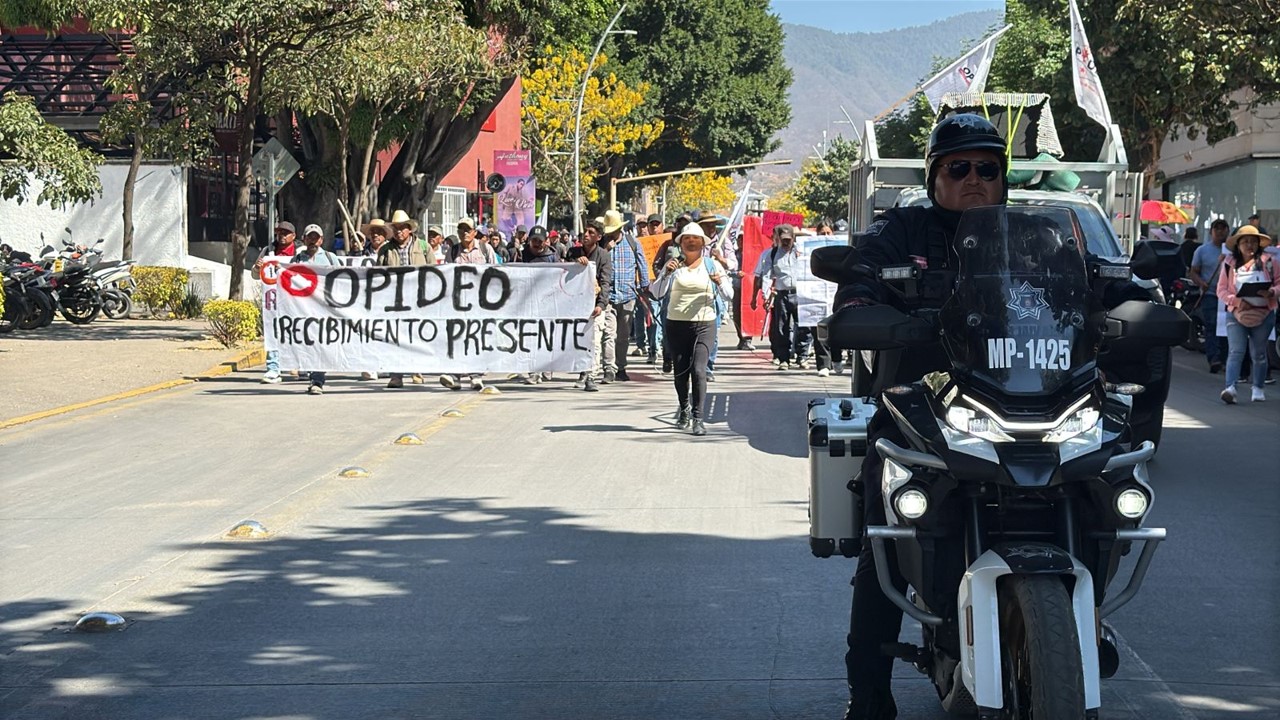 Un caos, bloqueos desquician el centro de la ciudad de Oaxaca