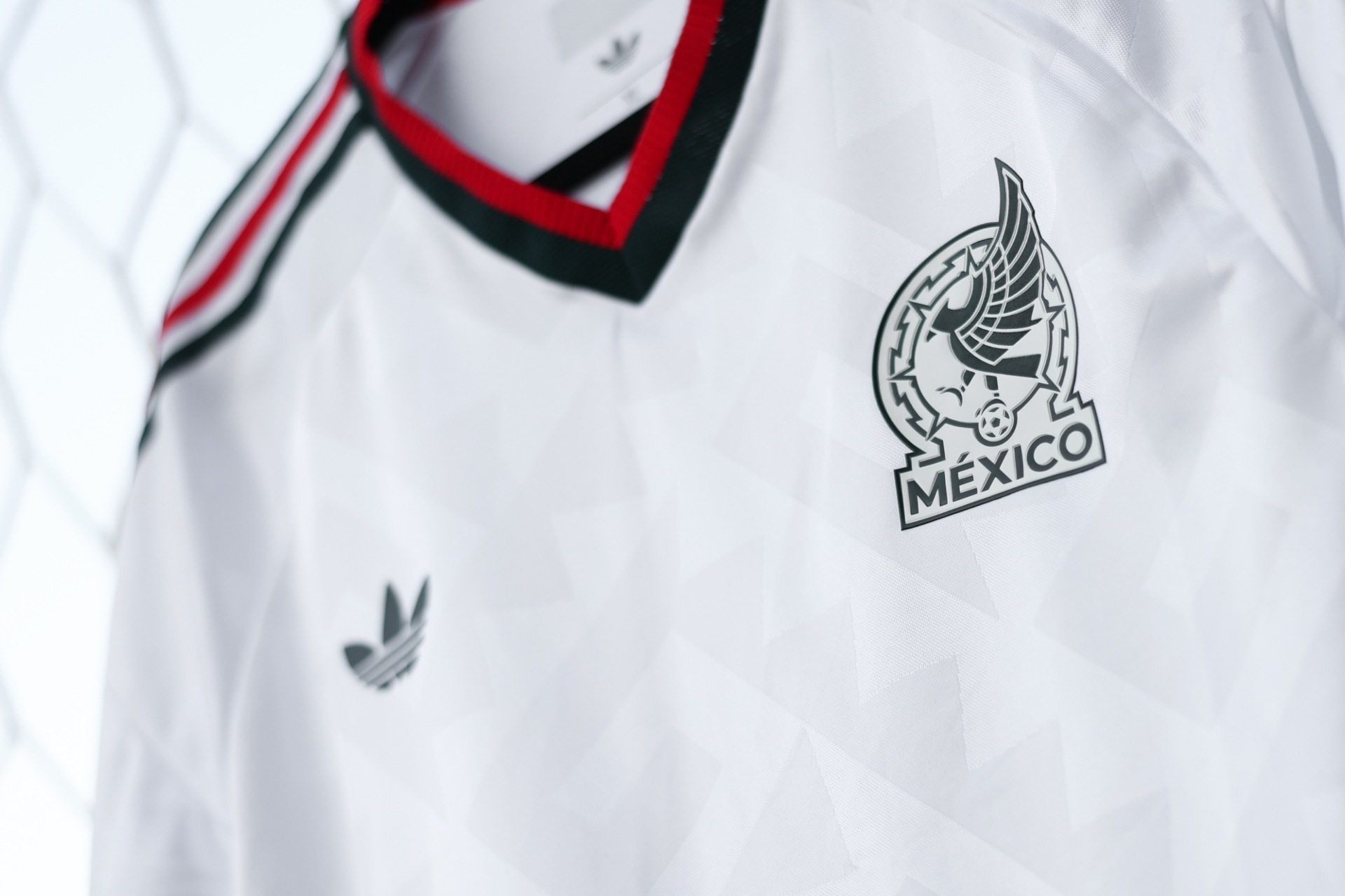 México presenta su segundo uniforme para el Mundial 2026 ; este será su precio