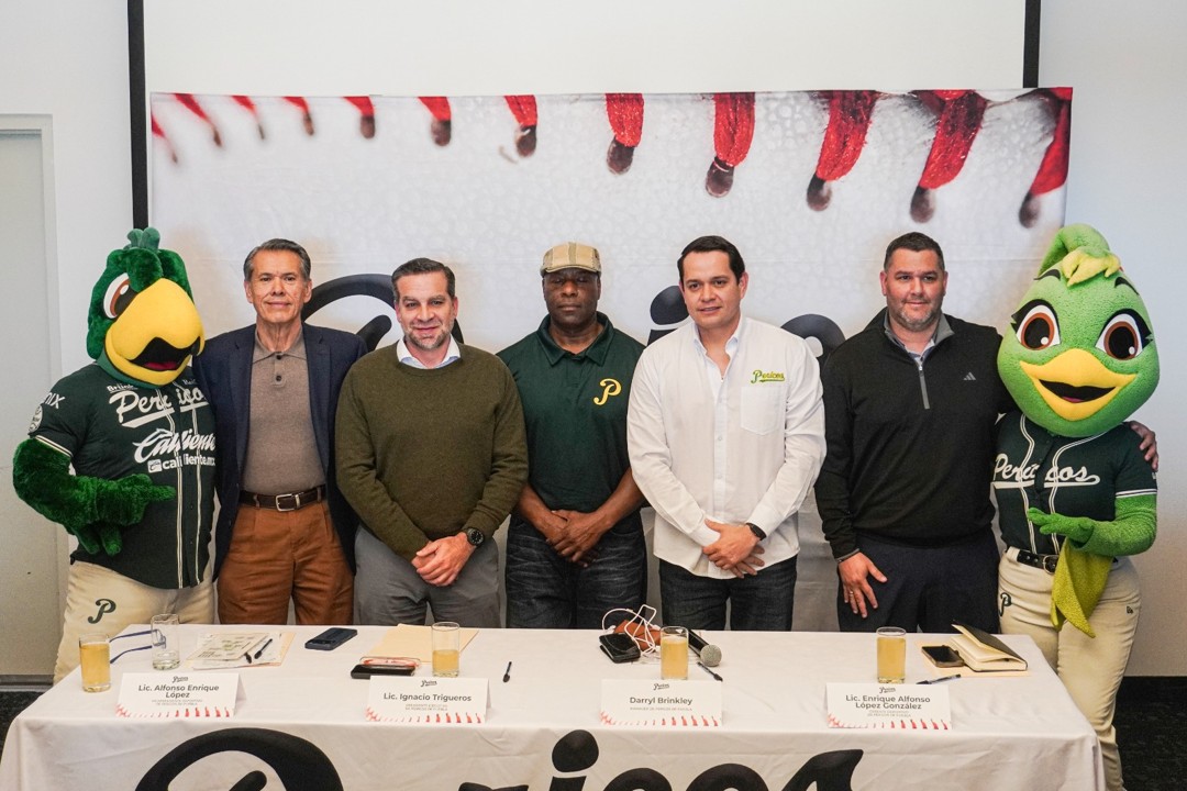 Pericos de Puebla presenta a su nuevo mánager, Darryl Brinkley