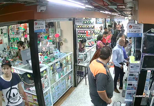 Segom reconoce venta de celulares robados en Plaza de la Tecnología