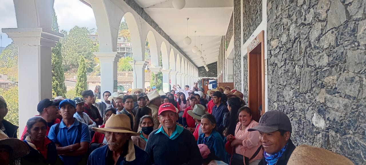 En Ahuatepec protestan para pedir al ayuntamiento de Zoquitlán defina límites territoriales