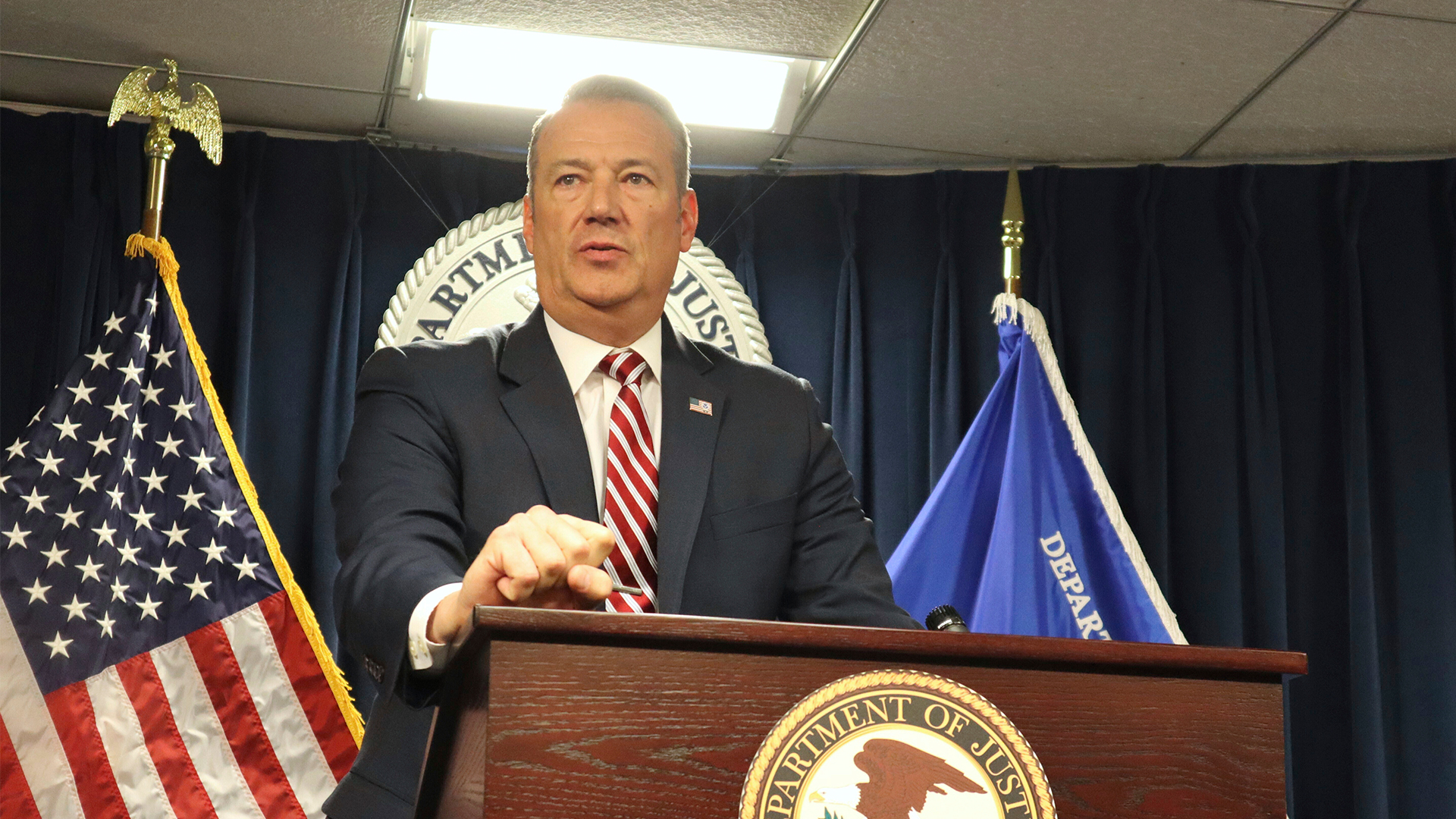 Tras meses de redadas y deportaciones renuncia Todd Lyons, director del ICE 