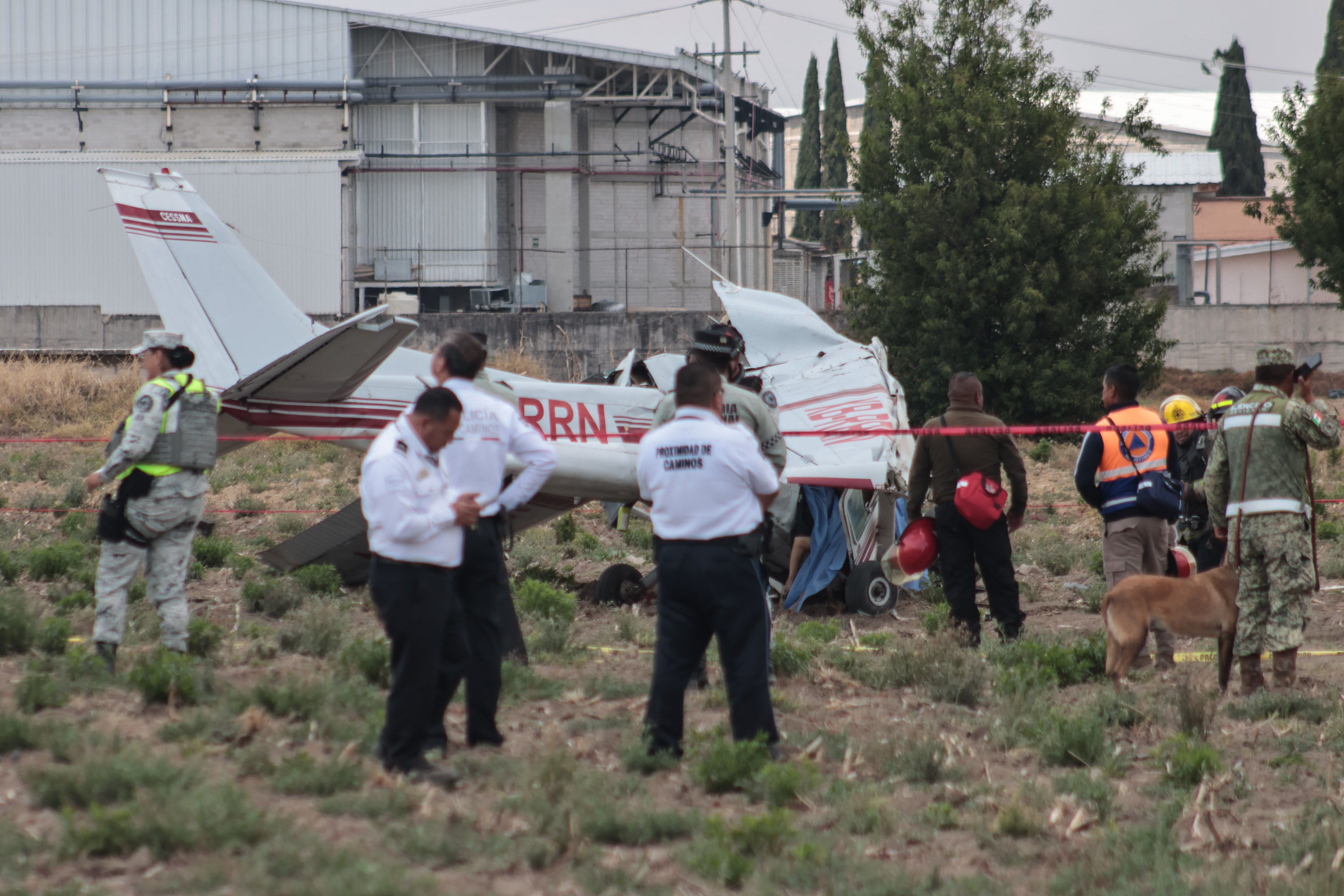 Sube a 4 la cifra de muertos por caída de avioneta en Huejotzingo; identifican a víctimas