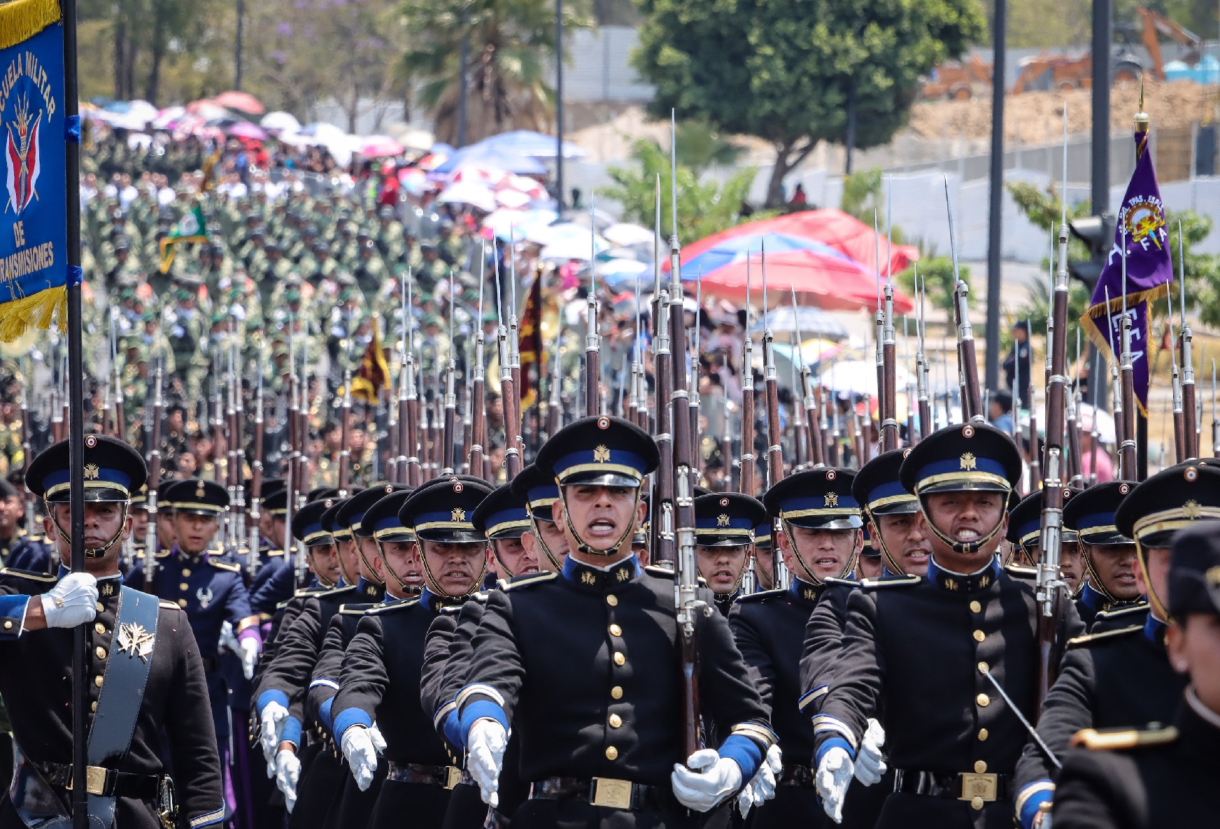 Estado licita 20 mil sillas para el desfile de la Batalla del Cinco de Mayo