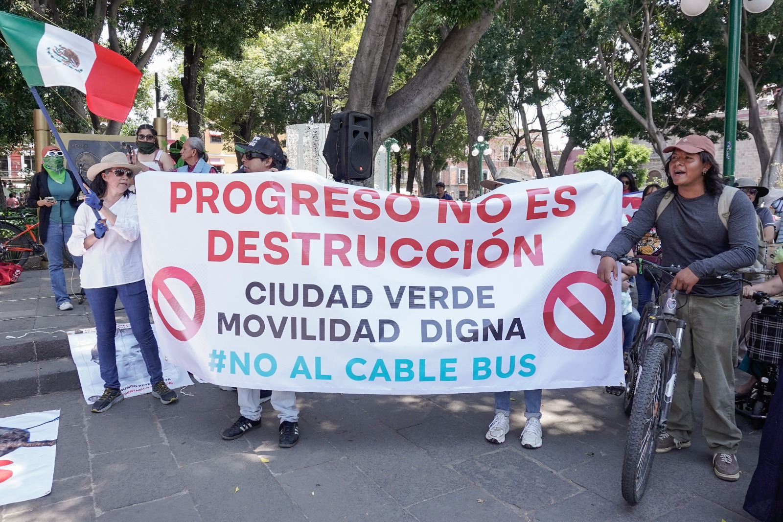 Ambientalista en Puebla se manifiestan en contra de la construcción del Cablebús