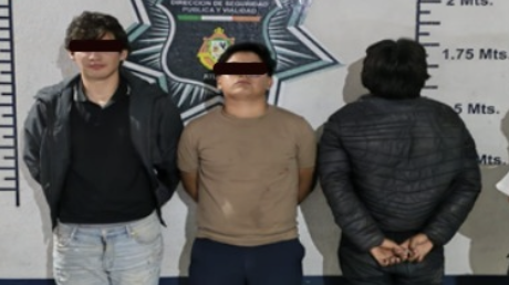 Policías de Atlixco aseguran a tres personas tras reporte de agresión física