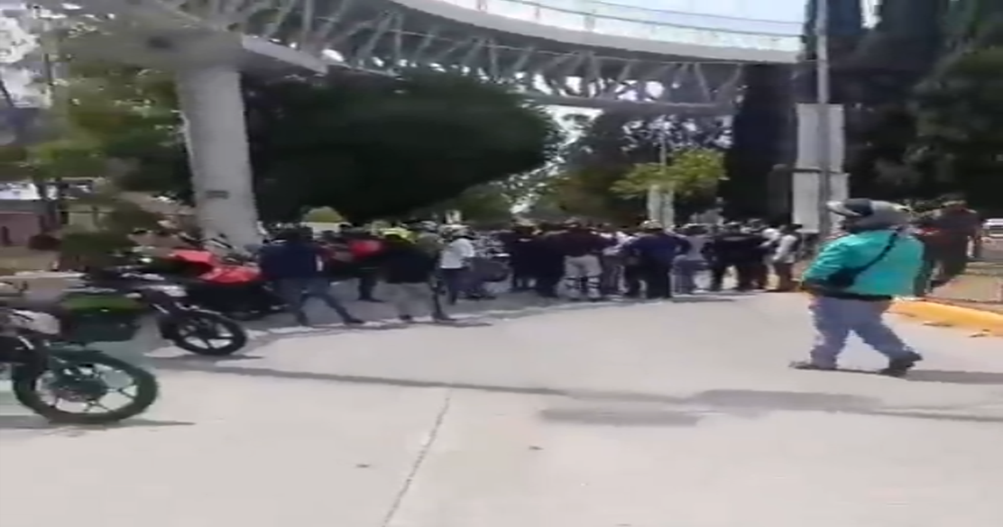 Accidente vial a repartidor de DiDi provoca cierre en el bulevar del Niño Poblano