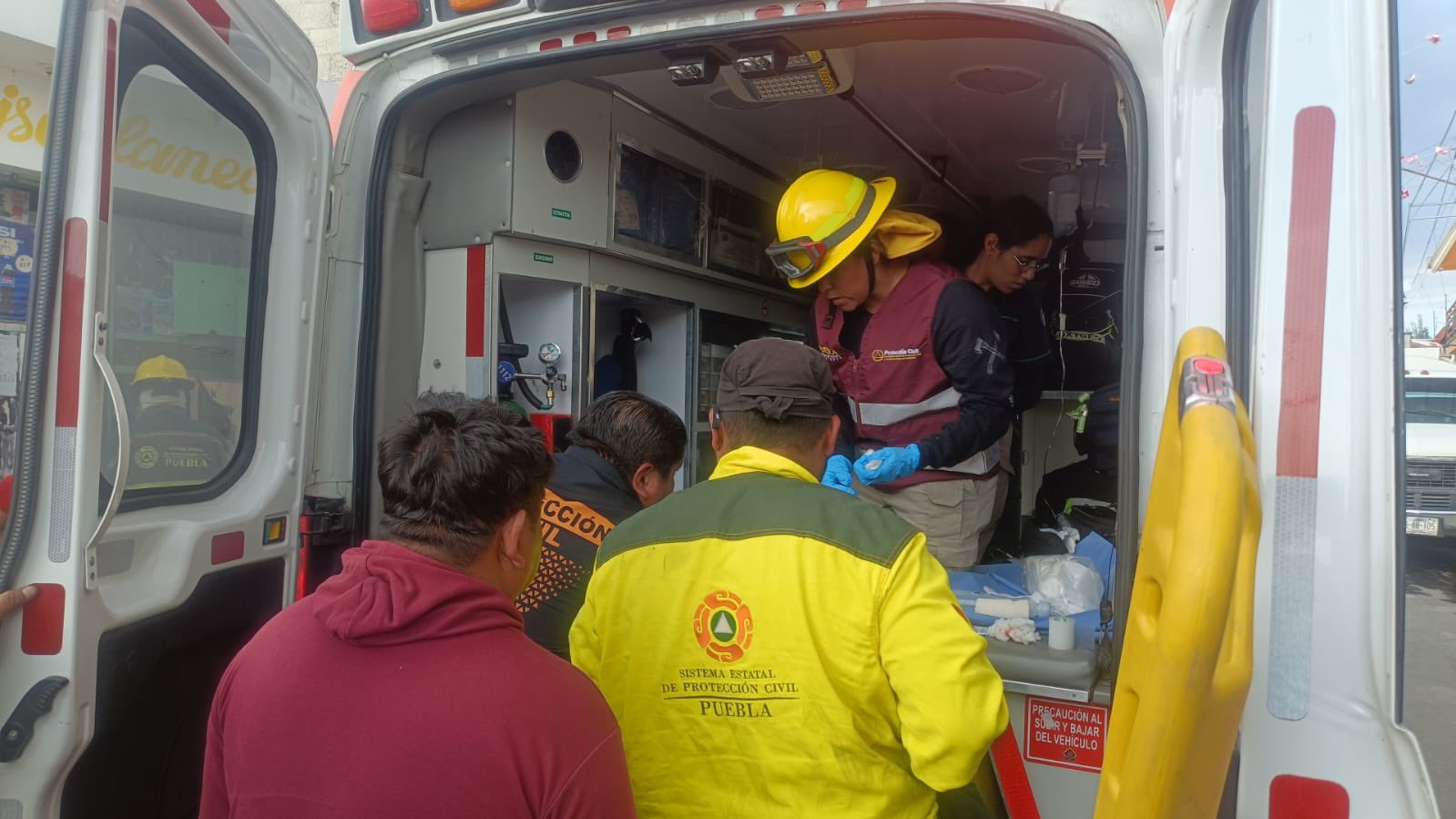 Explosión de tanque de gas lesiona a una mujer en la ciudad de Puebla