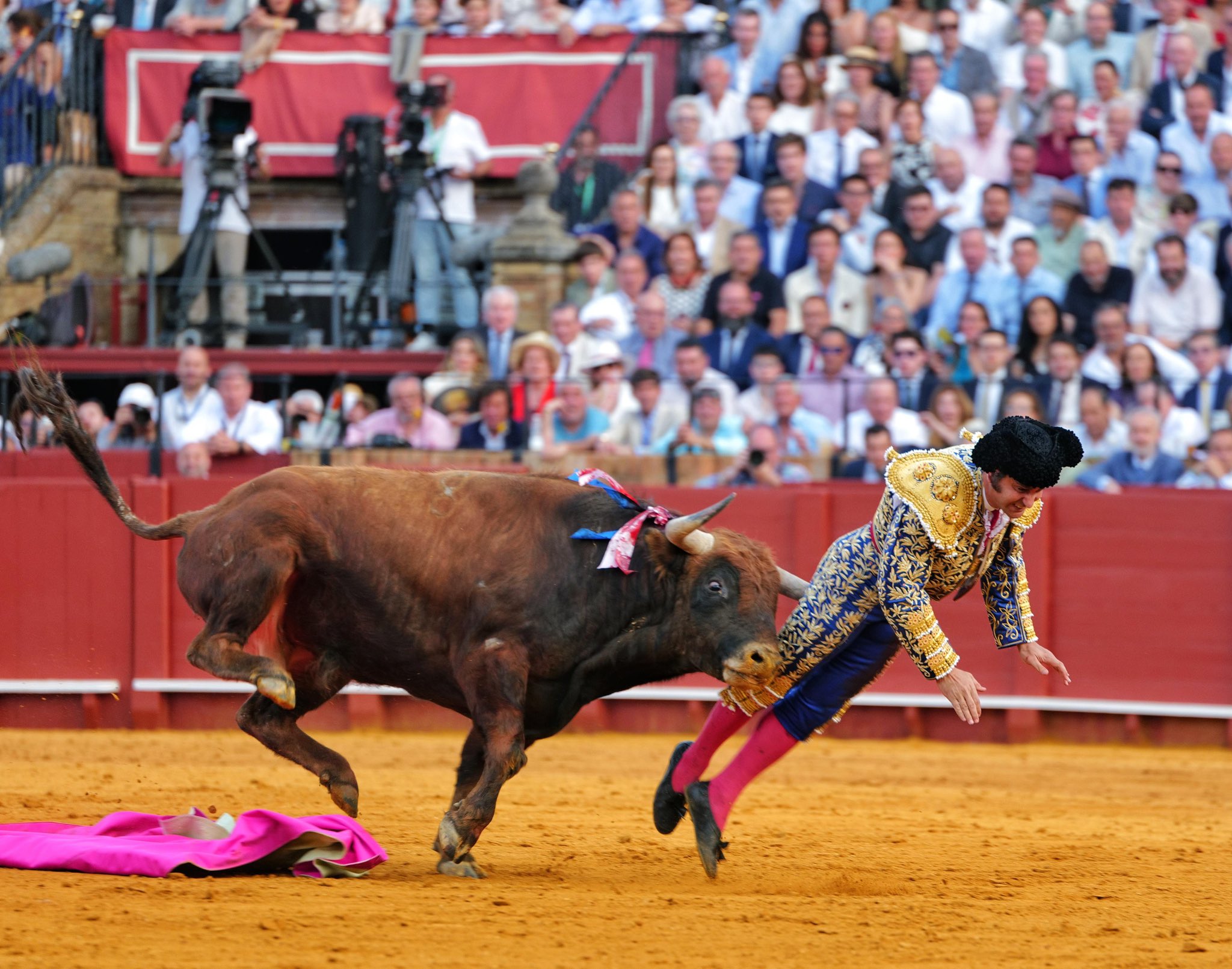 Durante la Feria de Sevilla, el torero Morante sufrió una cornada 