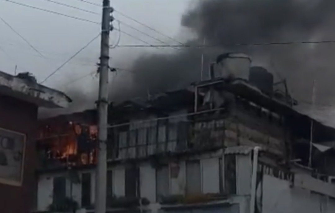 Controlan incendio en vivienda en calle de Chignahuapan: moviliza autoridades