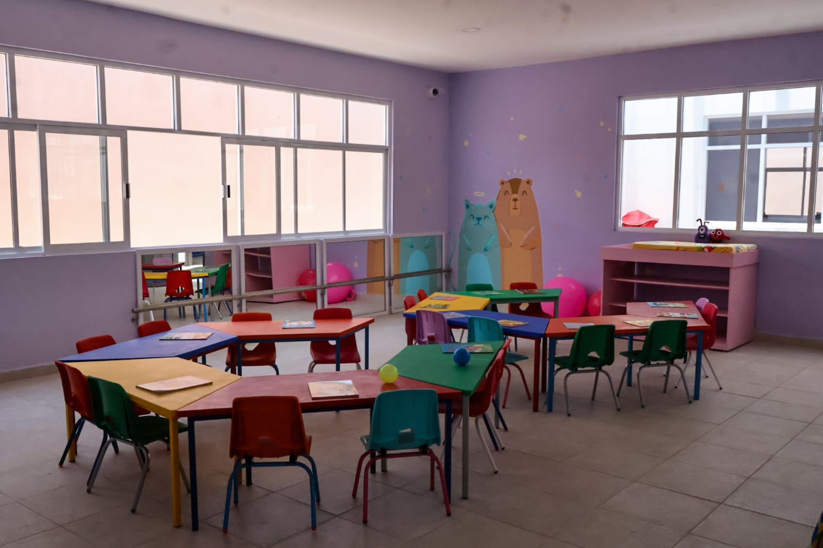 Se genera tensión entre padres de familia y autoridades por el desalojo de una guardería en Zacatelco 