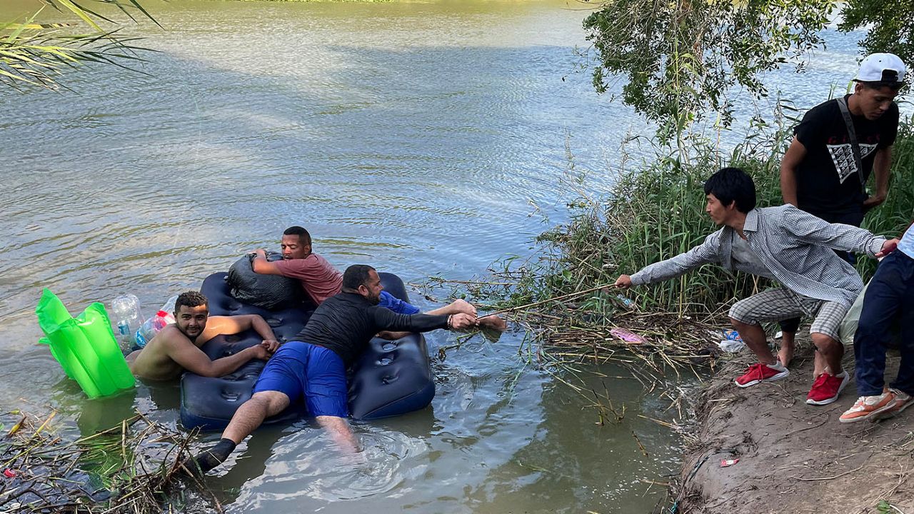 Dos mexicanos fueron acusados por transportar migrantes en lancha hacia EU, 4 murieron 