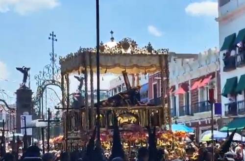 Miles participan en la Procesión de Viernes Santo en Puebla; encabeza arzobispo Víctor Sánchez Espinosa