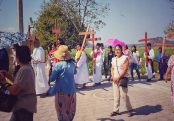 División entre fieles marca Procesión de Viernes Santo en Xayacatlán
