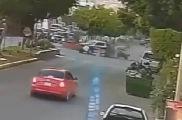 VIDEO Así fue el brutal choque entre moto y patrulla en Tehuacán donde murió un adolescente