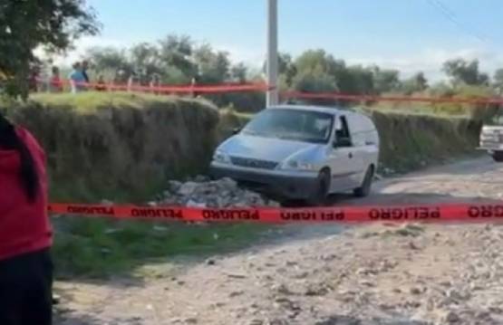 Hallan a hombre sin vida dentro de camioneta y con impactos de bala en Acajete