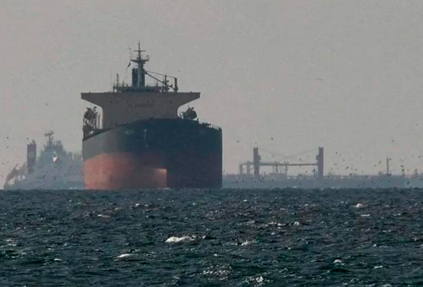 Irán mantiene abierto el estrecho de Ormuz en medio de tregua; EU sostiene bloqueo comercial