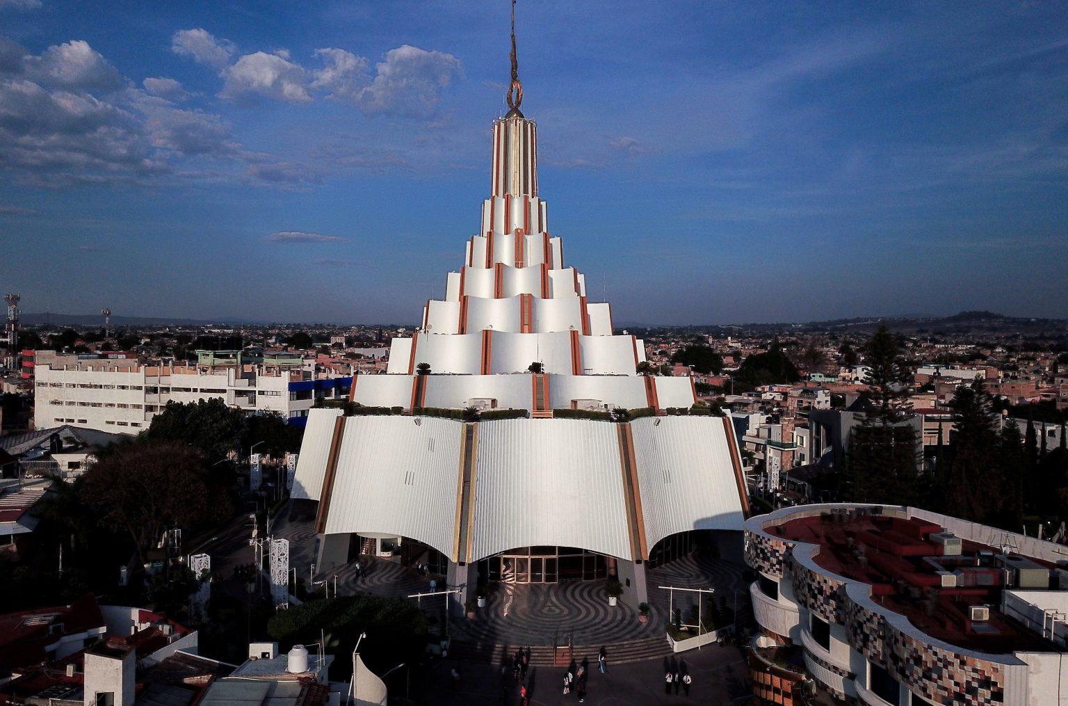 Víctimas de La Luz del Mundo denuncian impunidad y exigen justicia en México