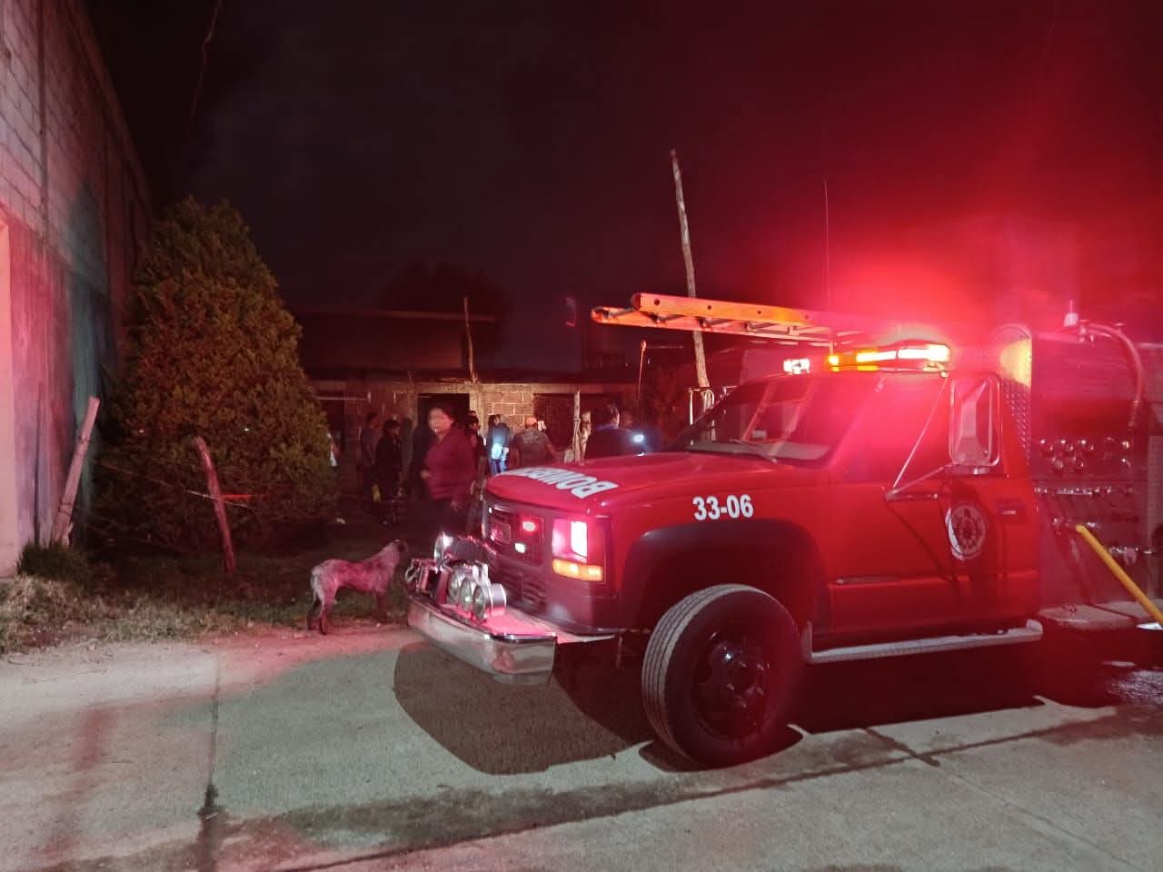 Mueren dos menores de edad y un bebé resultó herido en incendio en vivienda de Huauchinango