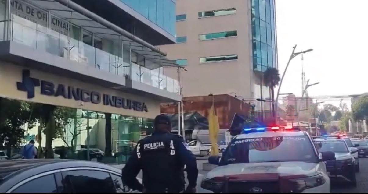 Despojan a 3 cuentahabientes de 500 mil pesos en la zona de la Paz en Puebla