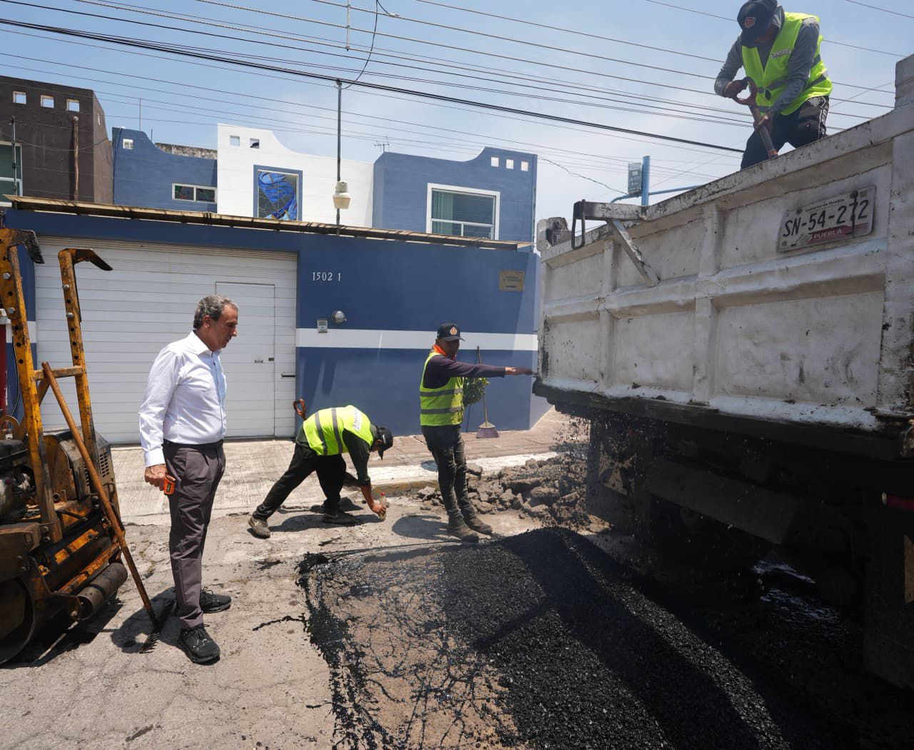 Pepe Chedraui supervisa trabajos de bacheo en San José Mayorazgo