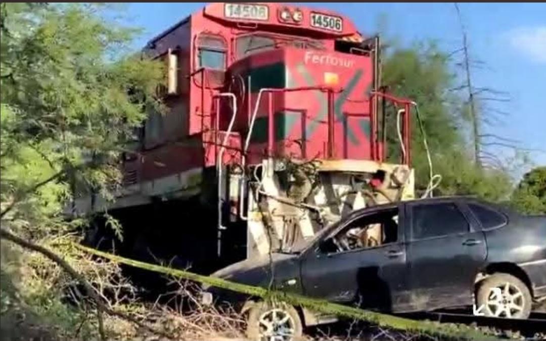Tren embiste vehículo en Tehuacán; muere una mujer y dos personas resultan lesionadas