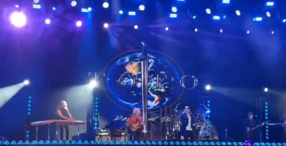 VIDEO Toto encendió el escenario del Teatro del Pueblo con sus interpretaciones 
