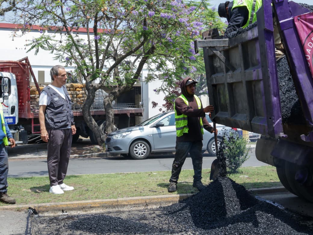 Refuerza Chedraui acciones de bacheo para mejorar seguridad vial en la capital