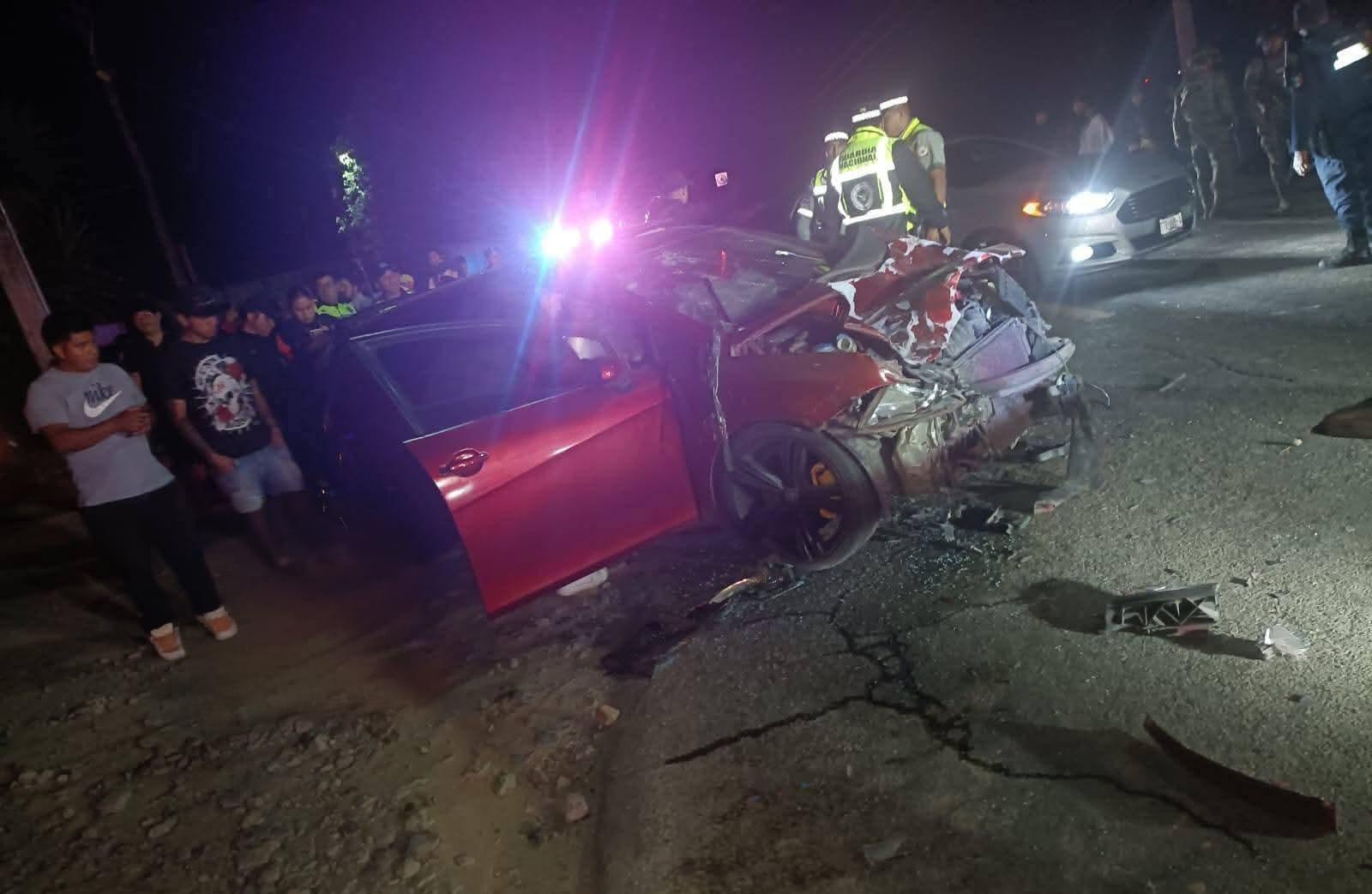 Accidente entre dos unidades en Tlatlauquitepec deja siete lesionados 
