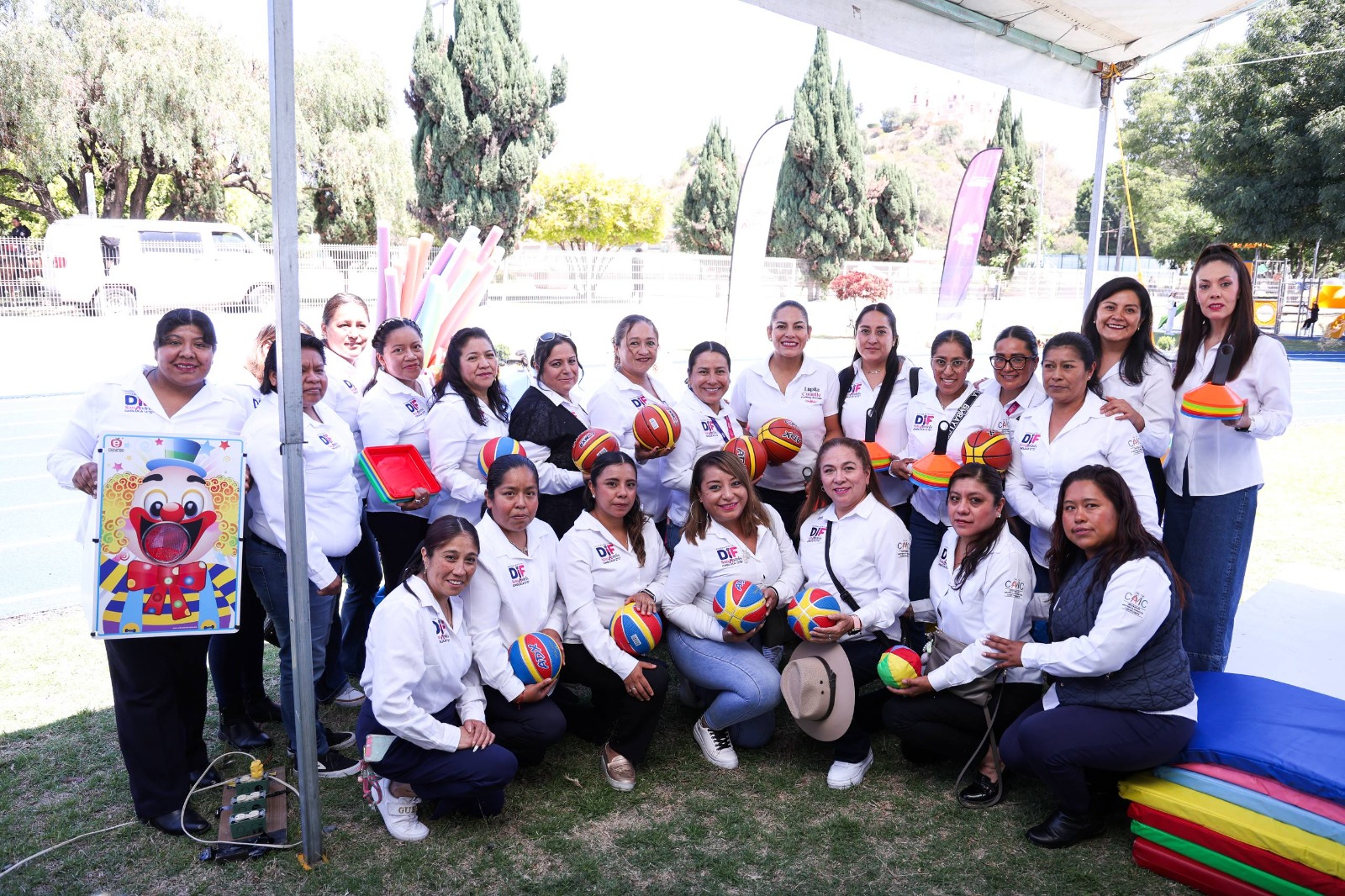 Lupita Cuautle entrega becas a talentos deportivos en San Andrés Cholula