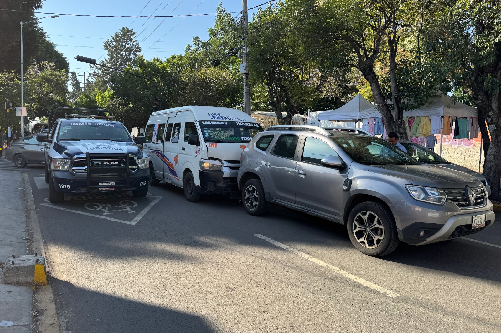 Una más del transporte público en Puebla, se registra choque de la ruta 72