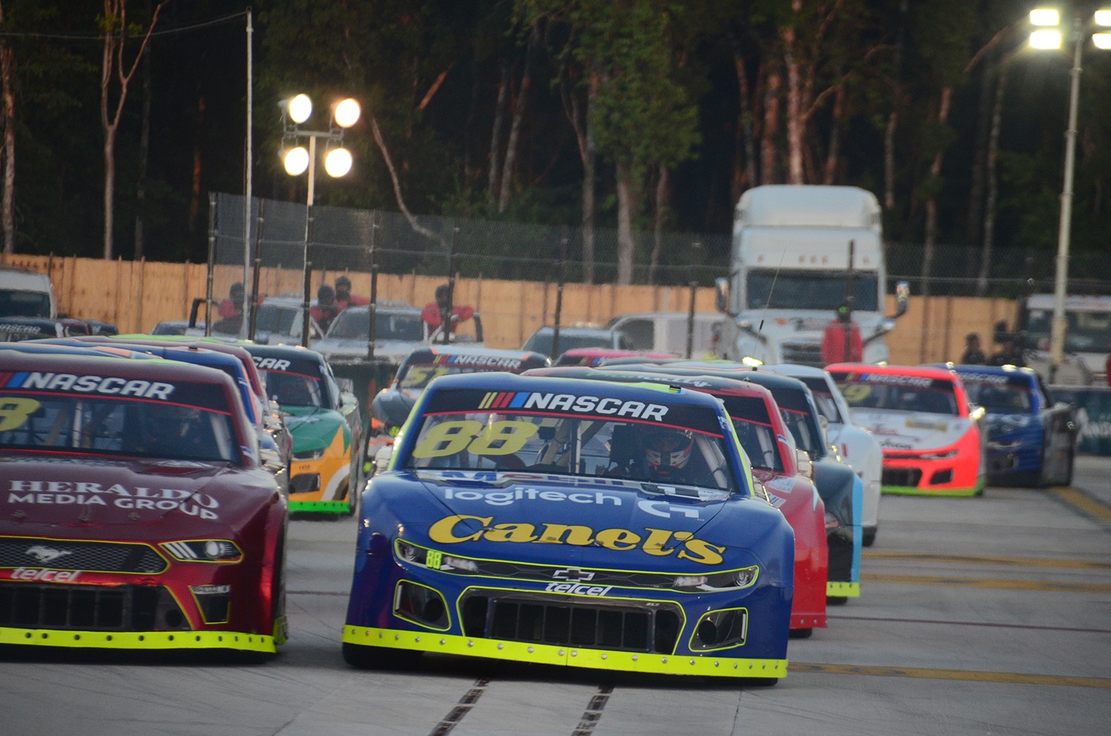 Top 10 para García Jr. y Gutiérrez en NASCAR México Tulum