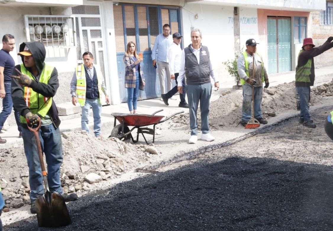 Supervisa Pepe Chedraui trabajos de bacheo en Bosques de Santa Anita 
